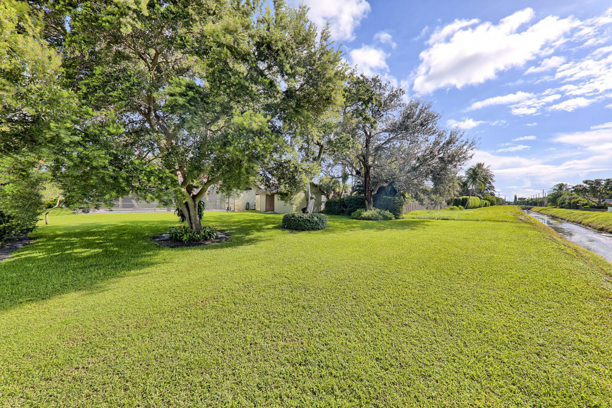 1070 Northwest 8th Street Boca Raton, FL 33486 - Photo 10 of 36 10
