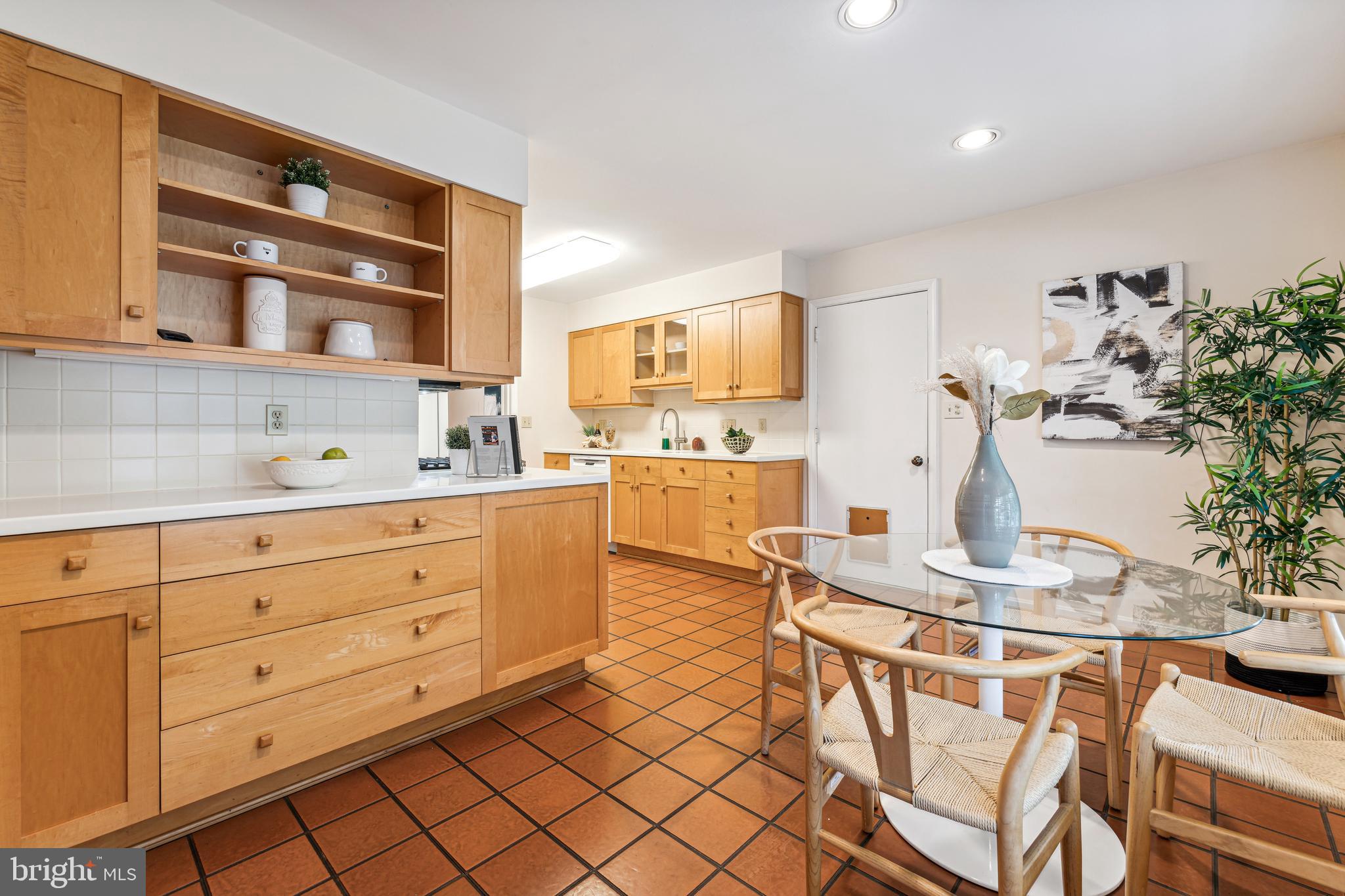 8600 Bunnell Drive Potomac, MD 20854 - Photo 11 of 25