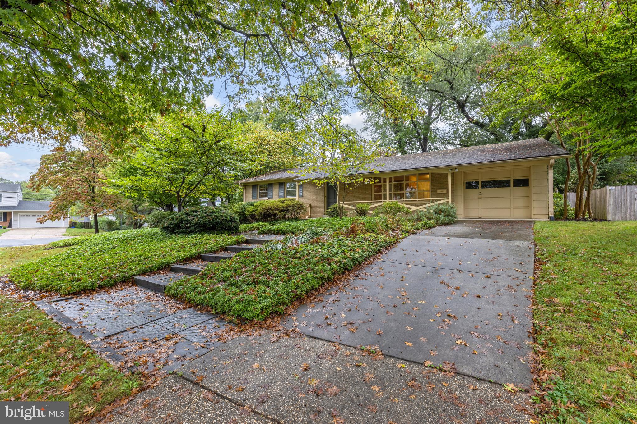 8600 Bunnell Drive Potomac, MD 20854 - Photo 2 of 25