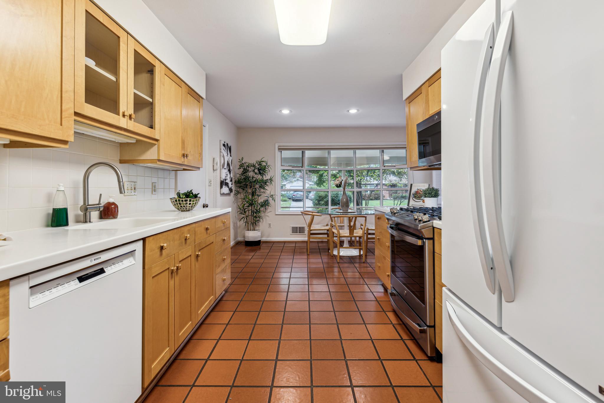 8600 Bunnell Drive Potomac, MD 20854 - Photo 8 of 25