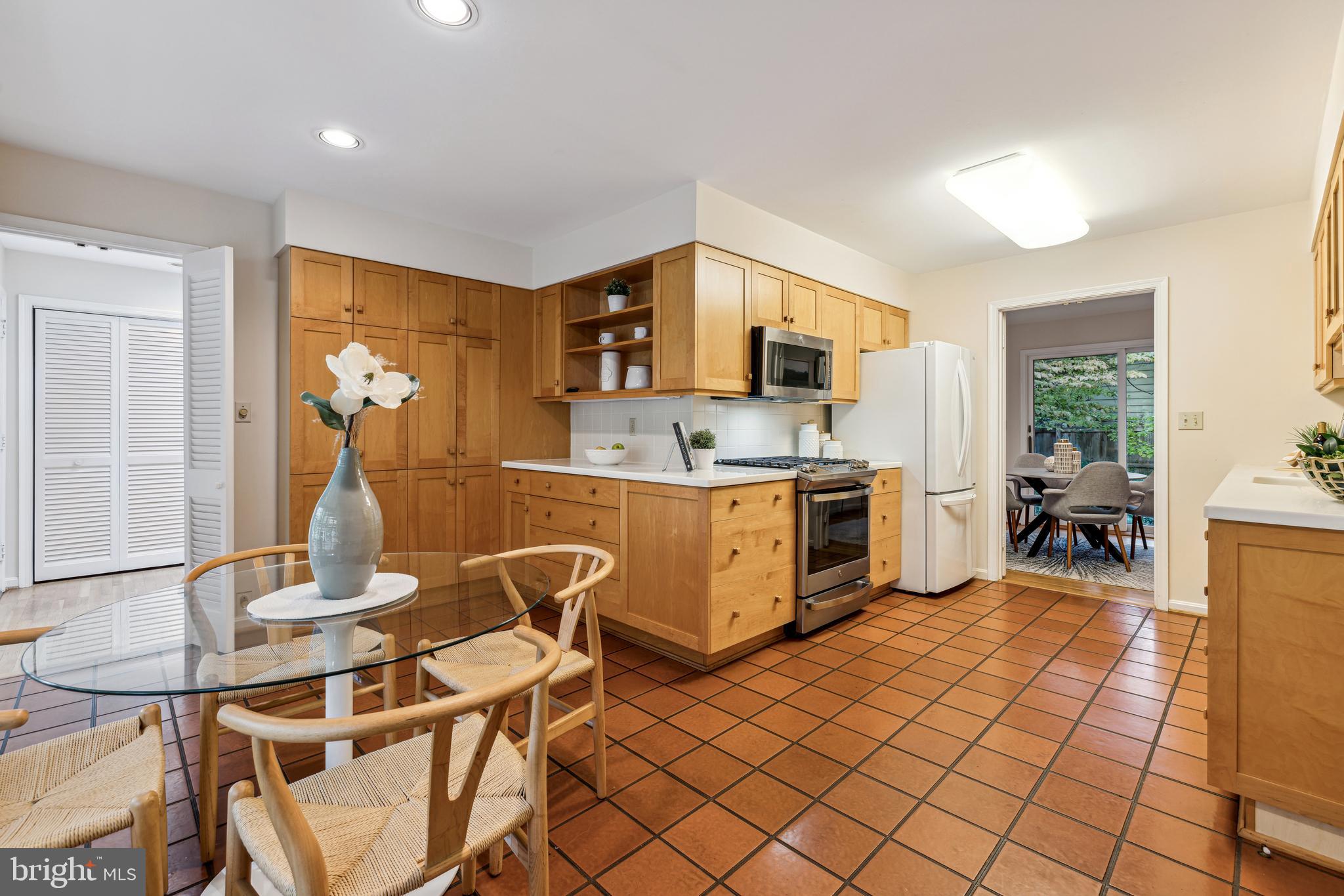 8600 Bunnell Drive Potomac, MD 20854 - Photo 9 of 25