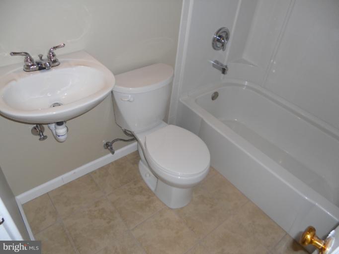 7844 Wynbrook Road Baltimore, MD 21224 - Photo 3 of 12 Bath
