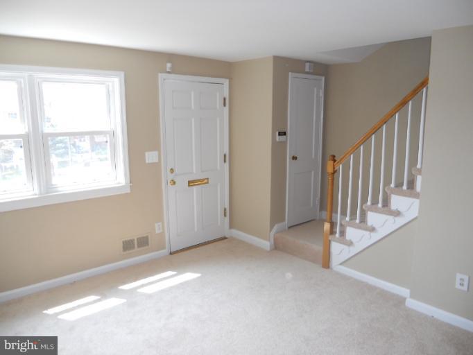 7844 Wynbrook Road Baltimore, MD 21224 - Photo 4 of 12 Living Room