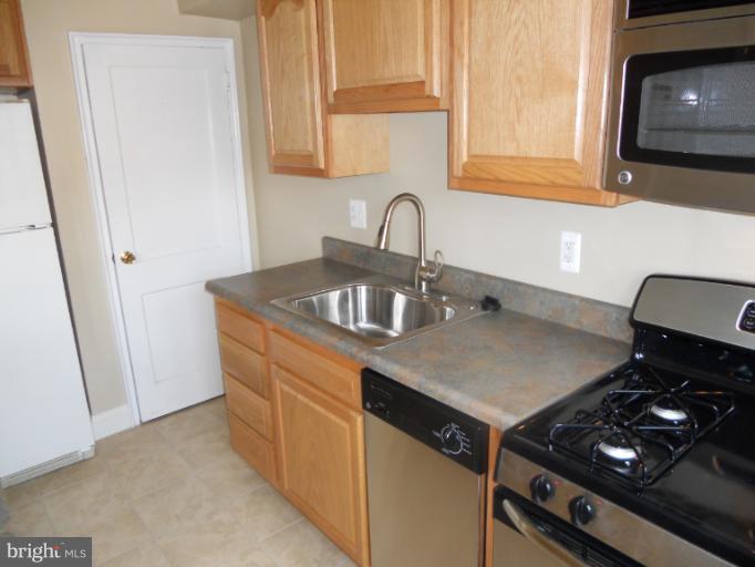 7844 Wynbrook Road Baltimore, MD 21224 - Photo 5 of 12 Kitchen