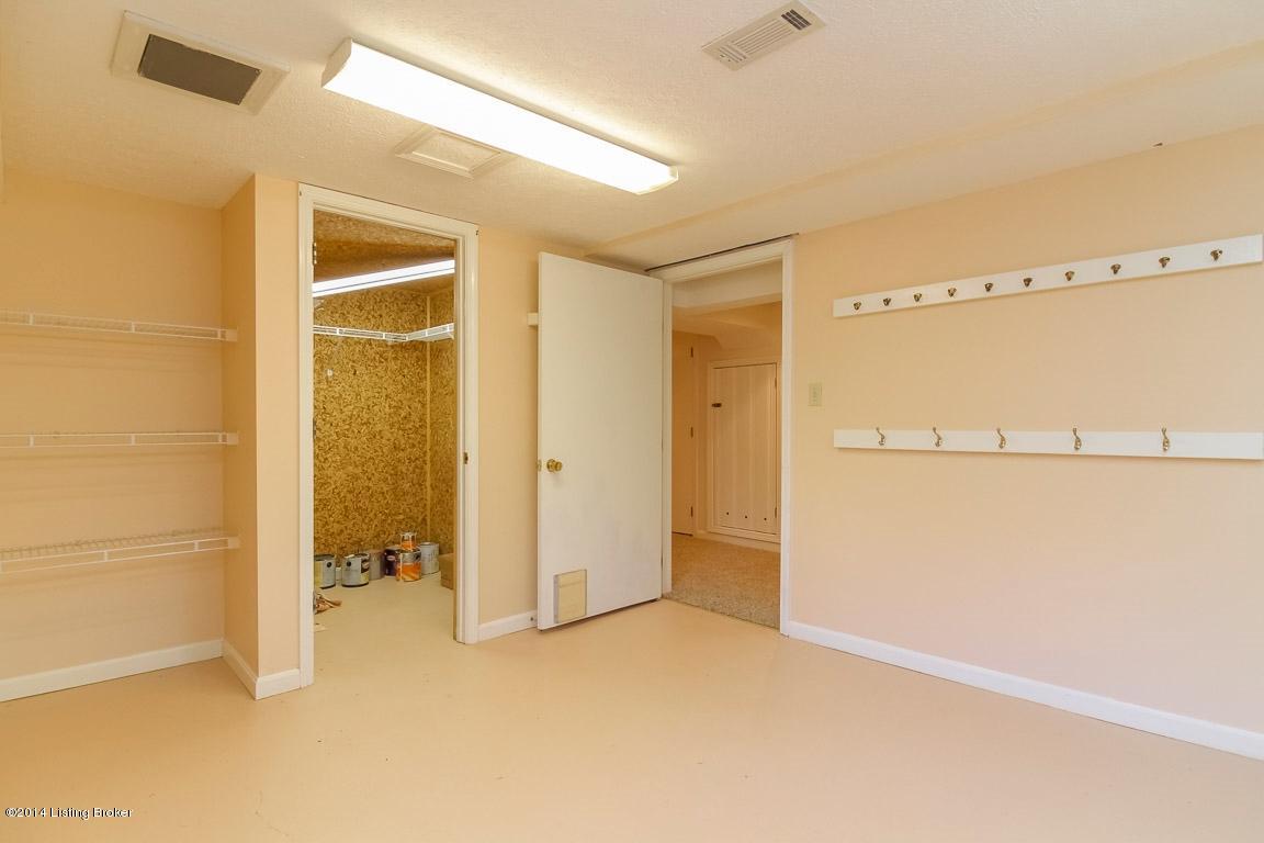 4218 Dolphin Road Louisville, KY 40220 - Photo 39 of 49 0036