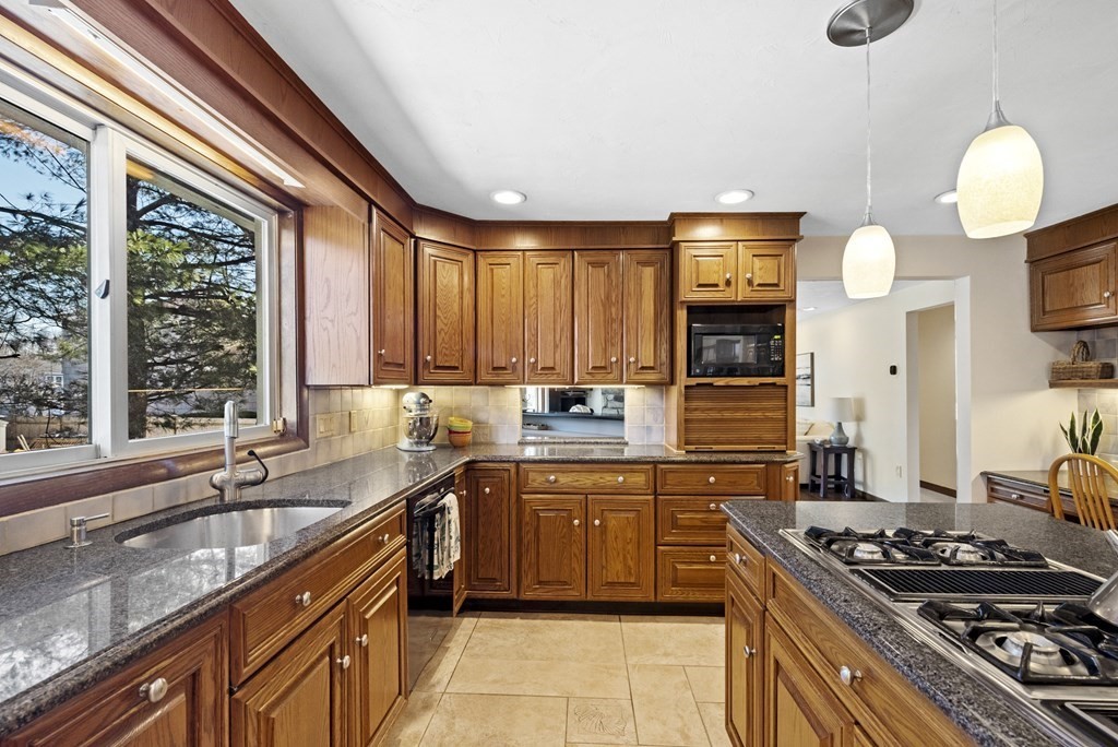 23 Richard Road Marblehead, MA 01945 - Photo 15 of 42