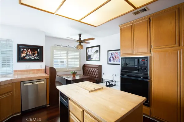 a kitchen that has a stove and a refrigerator