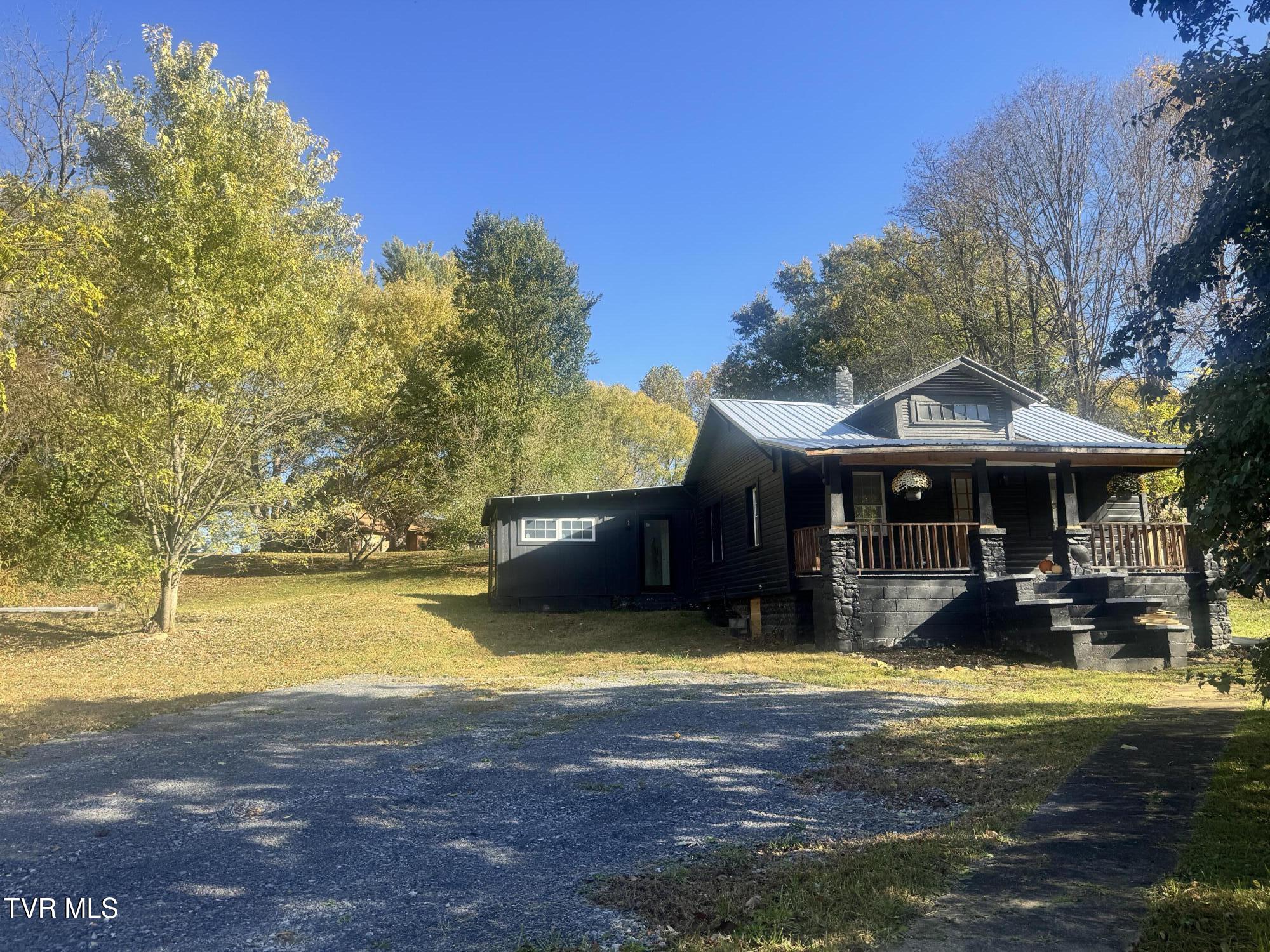 220 Jenkins Hollow Road Elizabethton, TN 37643 - Photo 2 of 24 IMG_4652
