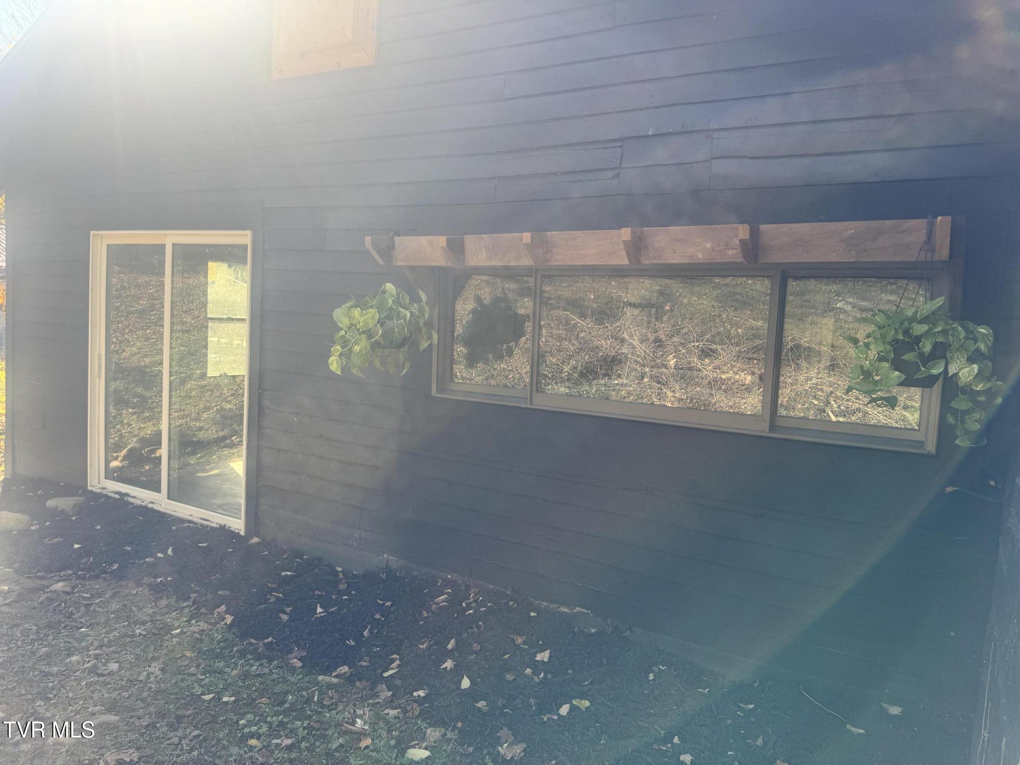 220 Jenkins Hollow Road Elizabethton, TN 37643 - Photo 5 of 24 IMG_4658