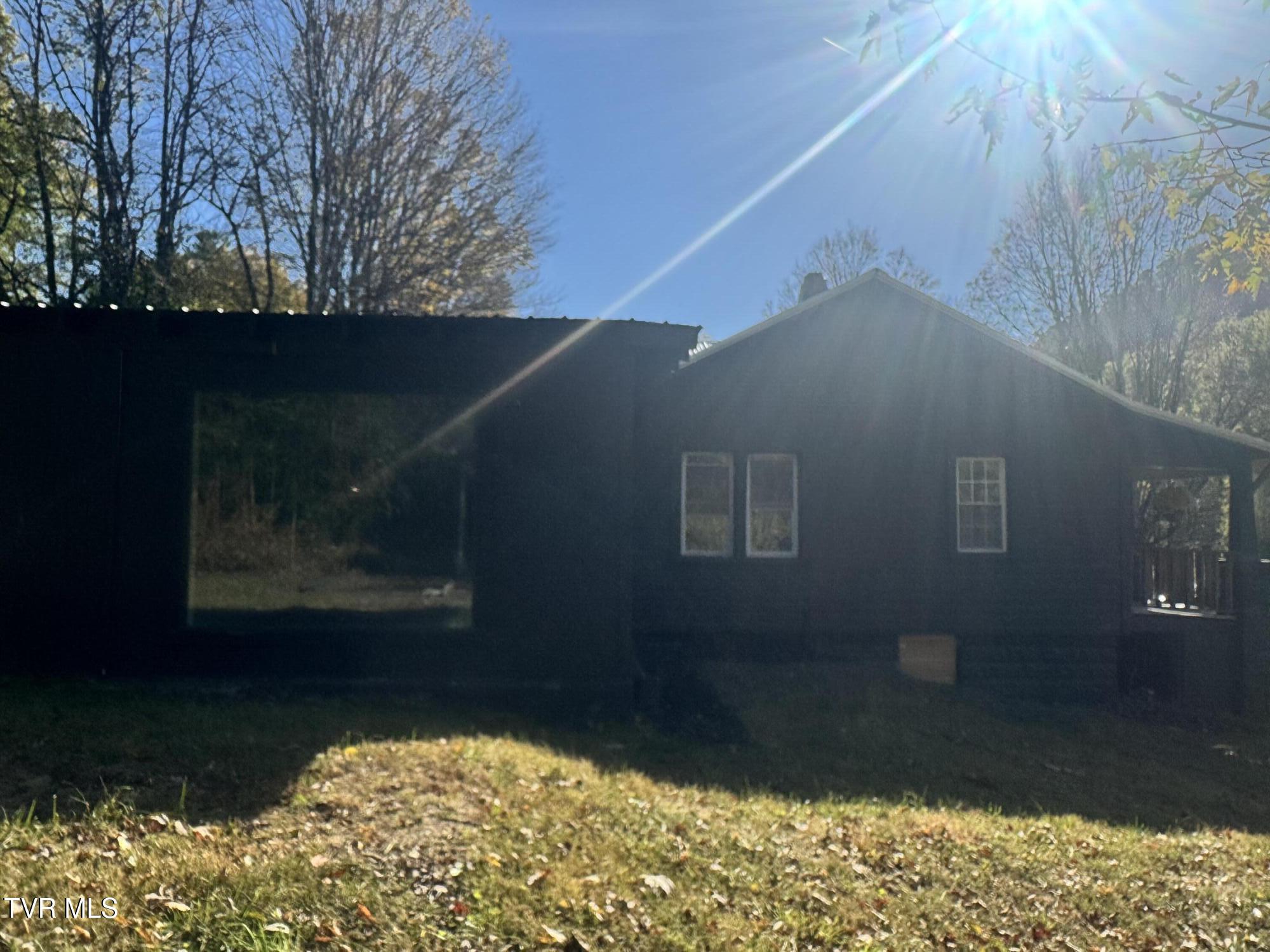 220 Jenkins Hollow Road Elizabethton, TN 37643 - Photo 6 of 24 IMG_4656