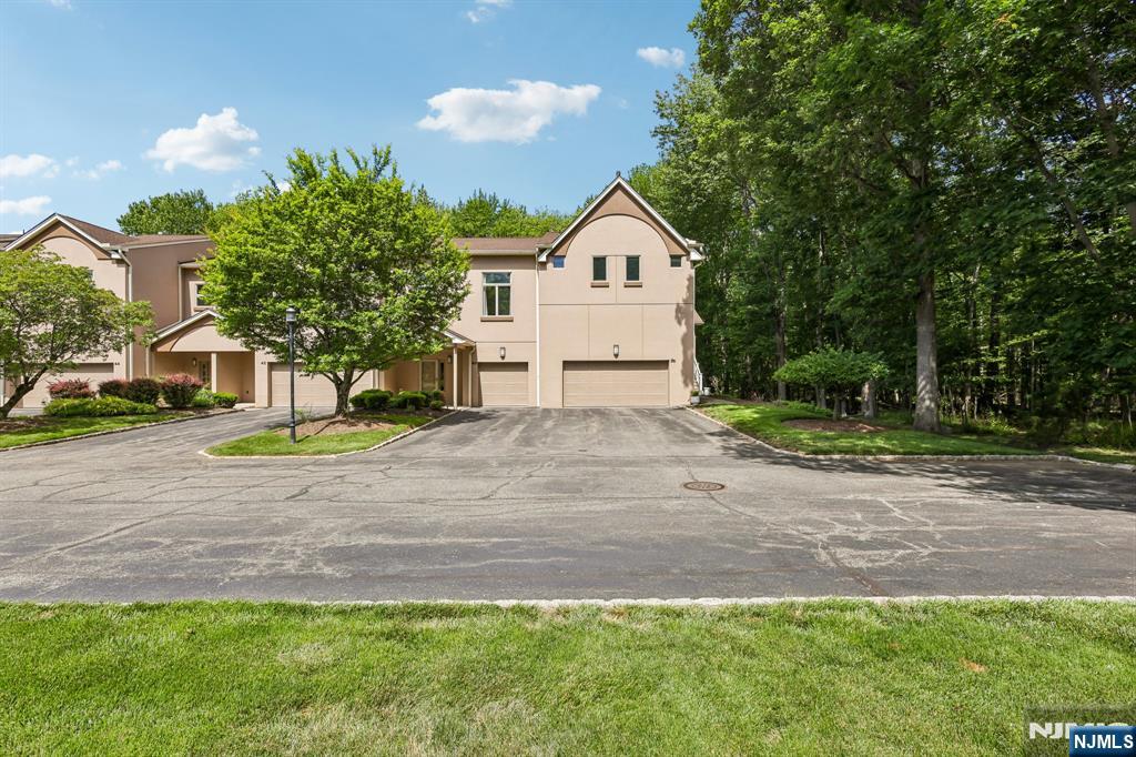 40 Rio Vista Drive Allendale, NJ 07401 - Photo 3 of 33