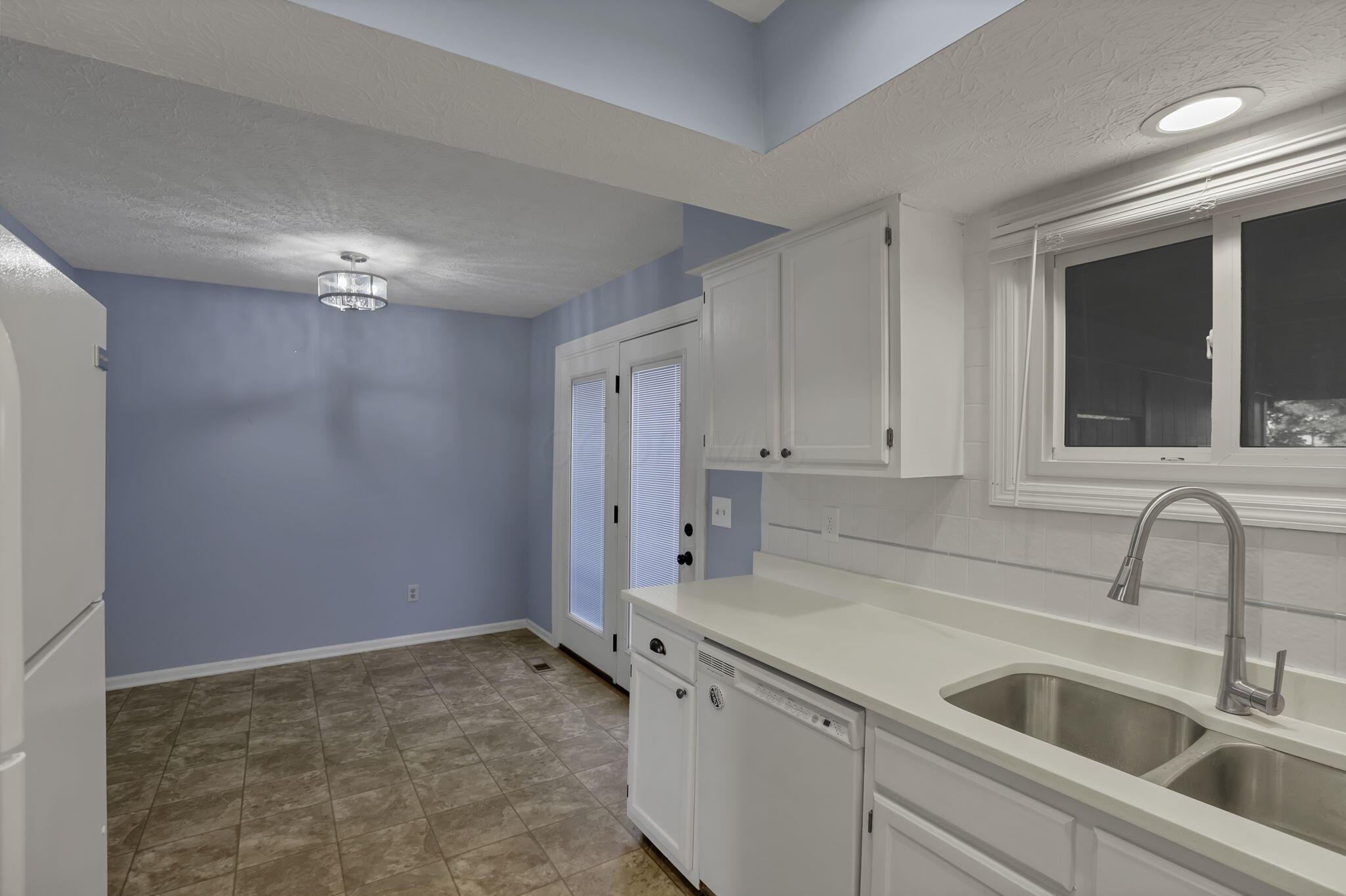 5283 Ruthton Road, Unit 19 Columbus, OH 43220 - Photo 11 of 26 18-web-or-mls-IMG_5996