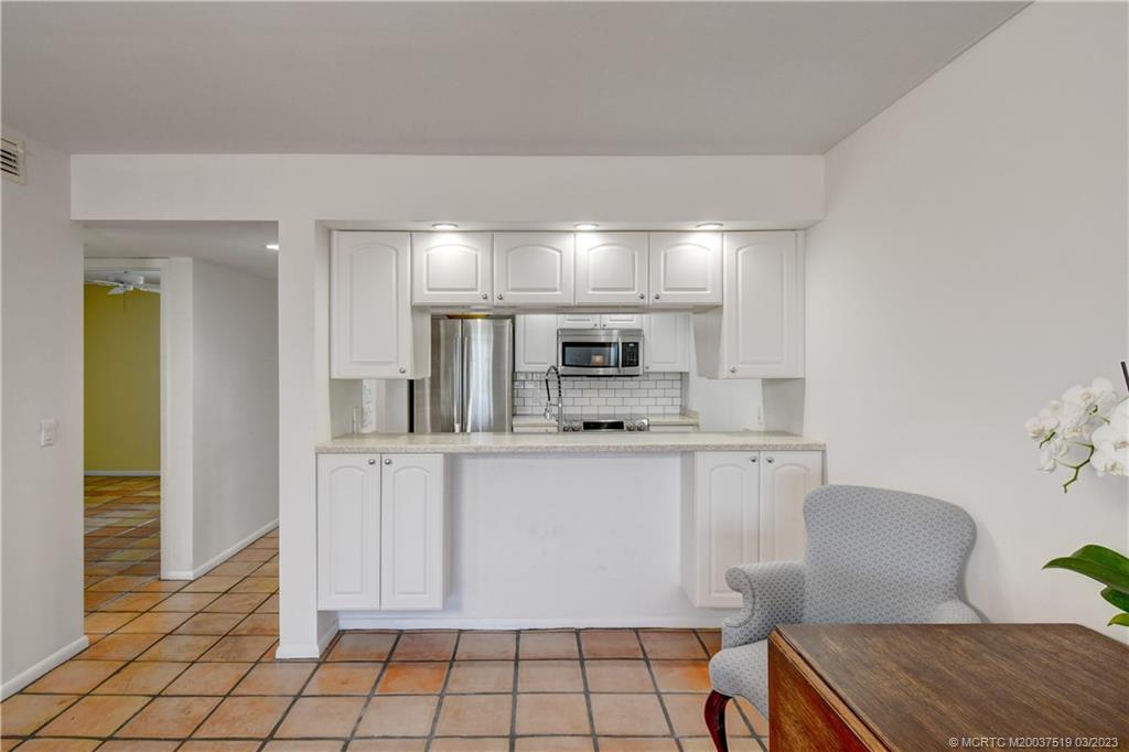 40 Northeast Plantation Road, Unit 403 Stuart, FL 34996 - Photo 8 of 35