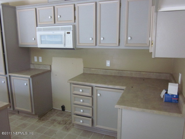 12930 Nungezer Road Jacksonville, FL 32226 - Photo 3 of 4 KITCHEN