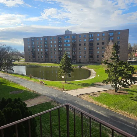 $309,000 | 1717 West Crystal Lane, Unit 310, Mount Prospect, IL 60056