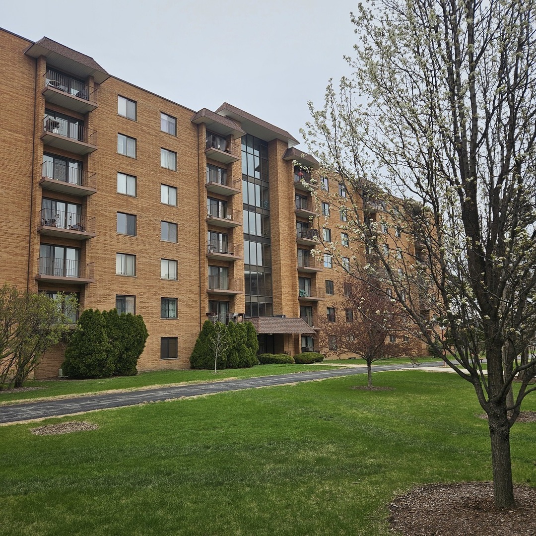 1717 West Crystal Lane, Unit 310 Mount Prospect, IL 60056 - Photo 17 of 32