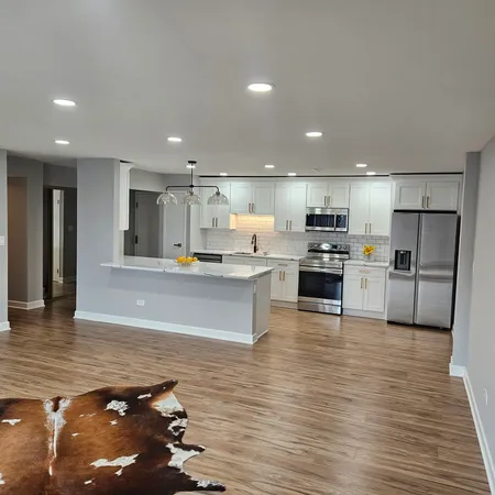 $309,000 | 1717 West Crystal Lane, Unit 310, Mount Prospect, IL 60056