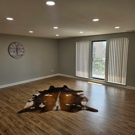 $309,000 | 1717 West Crystal Lane, Unit 310, Mount Prospect, IL 60056