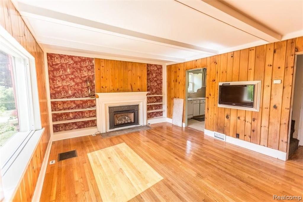 21820 Gill Road Farmington Hills, MI 48335 - Photo 2 of 36