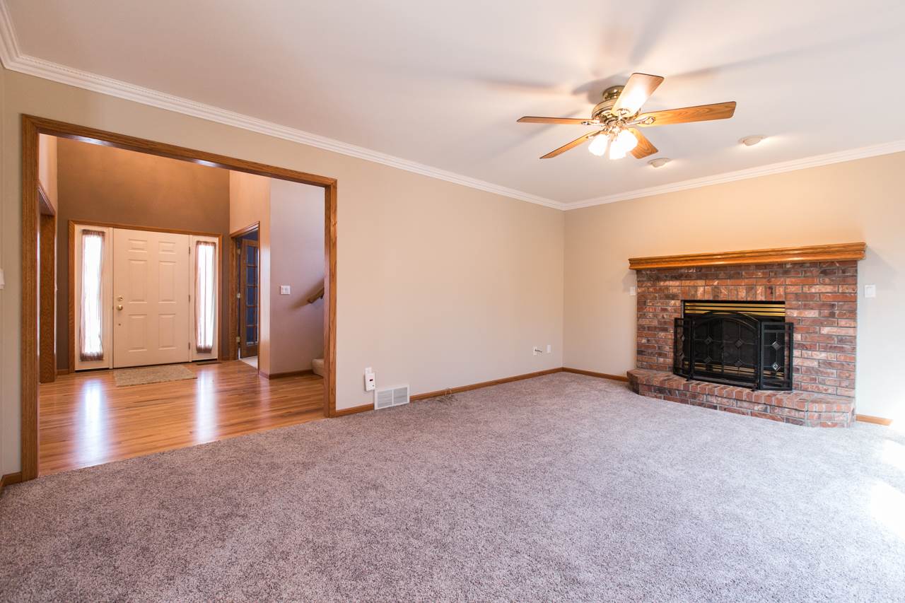 2330 Antler Ridge Drive Dubuque, IA 52002 - Photo 3 of 25 Gallery Image 3