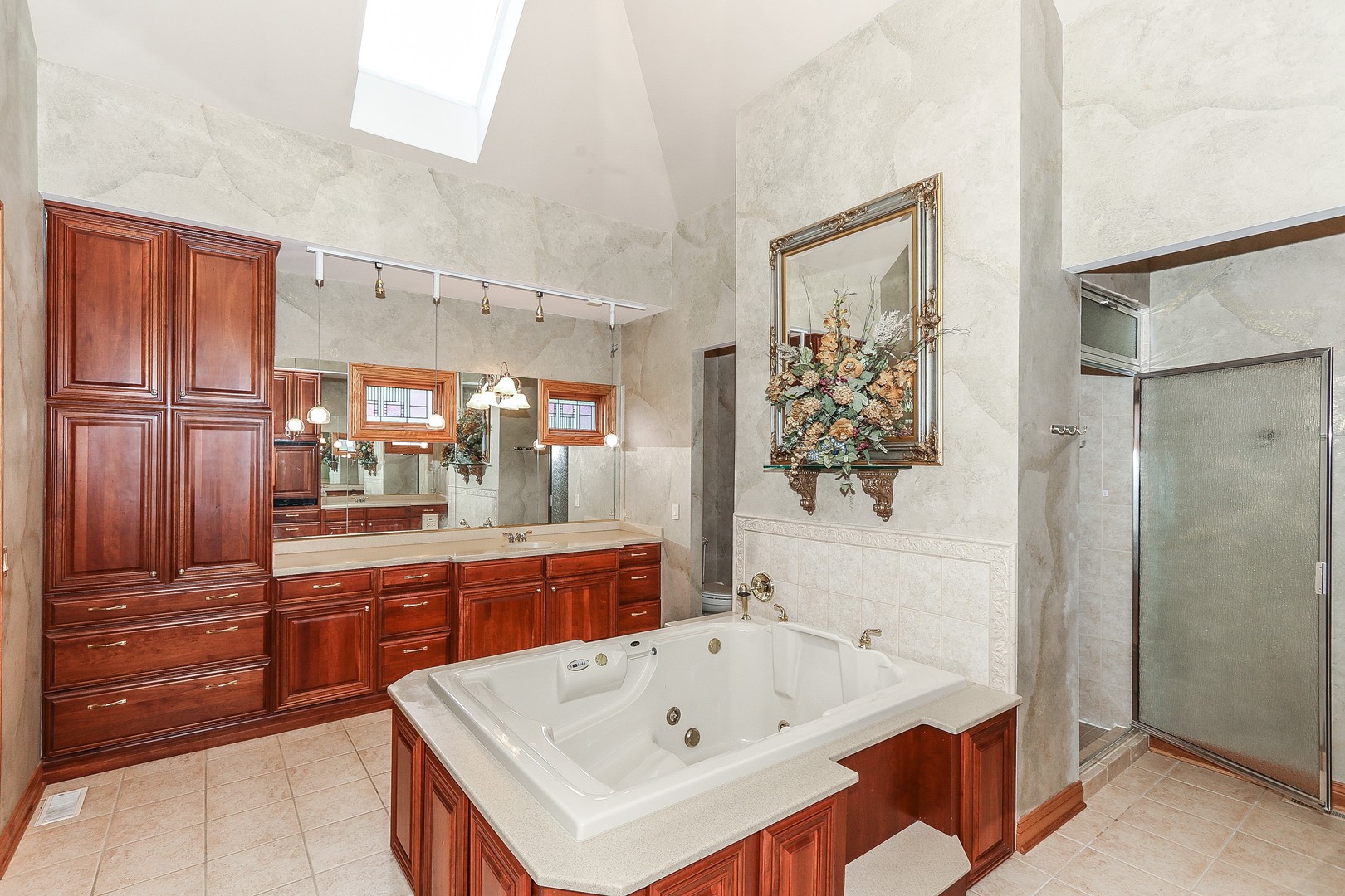 752 Saddle Ridge Crystal Lake, IL 60012 - Photo 23 of 49 a bathroom with a bathtub and a sink