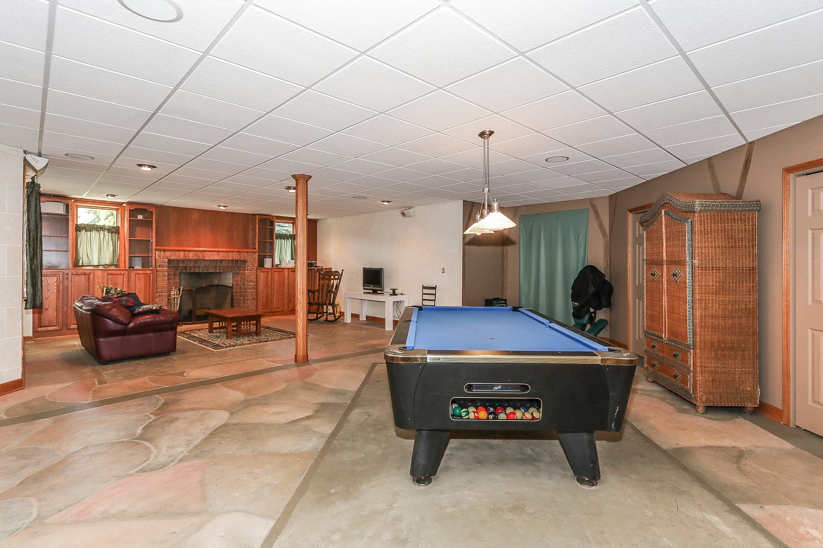 752 Saddle Ridge Crystal Lake, IL 60012 - Photo 35 of 49 a living room with furniture a table and chairs
