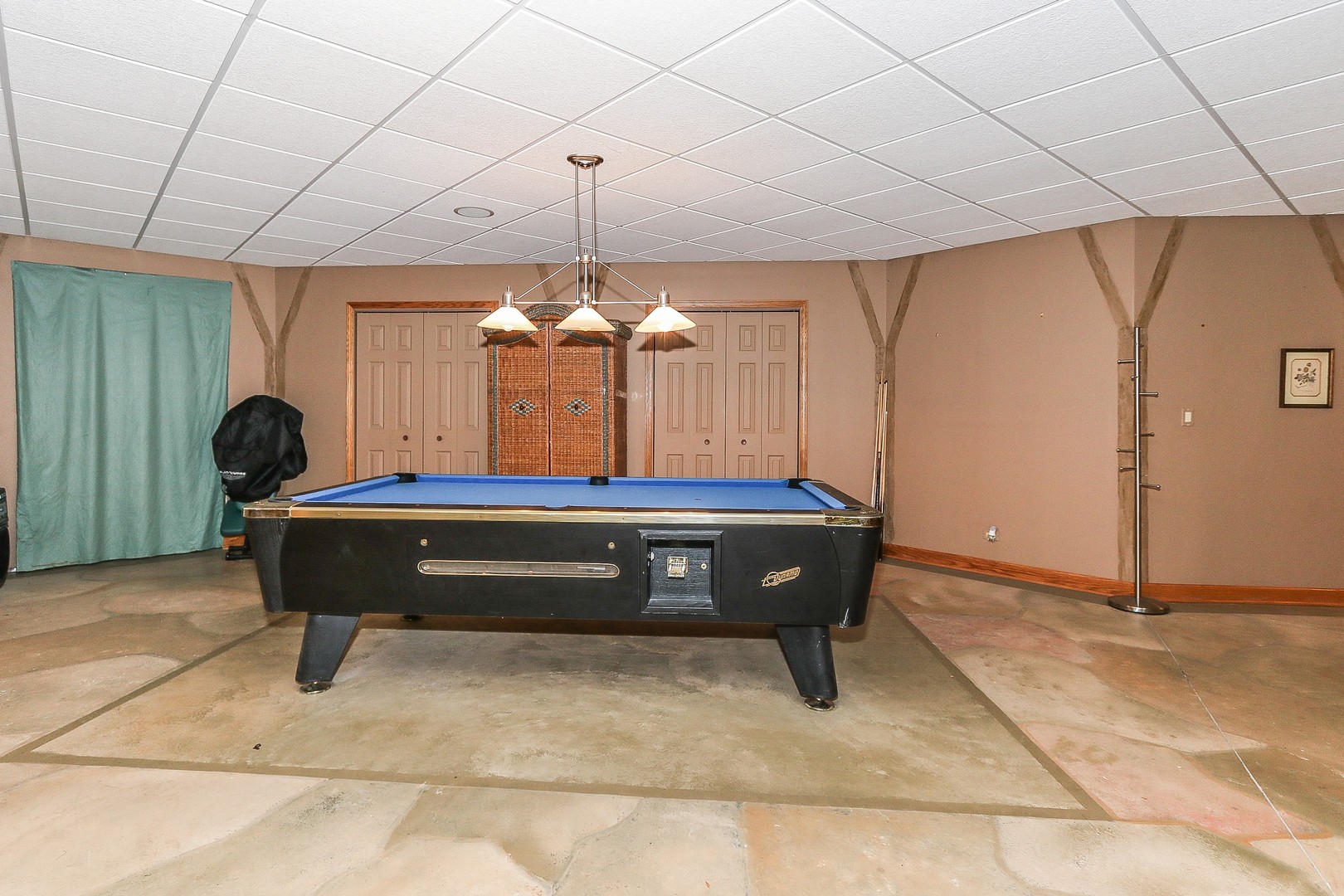752 Saddle Ridge Crystal Lake, IL 60012 - Photo 36 of 49 a room with gym equipment
