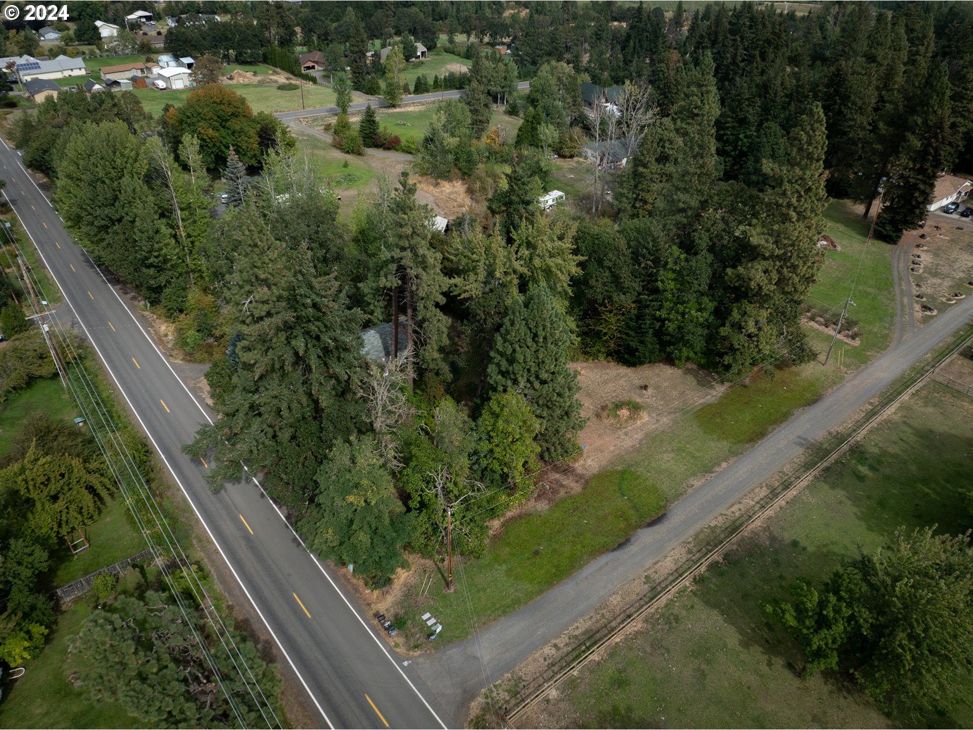 1775 Markham Road Hood River, OR 97031 - Photo 4 of 6 Gallery Image 4