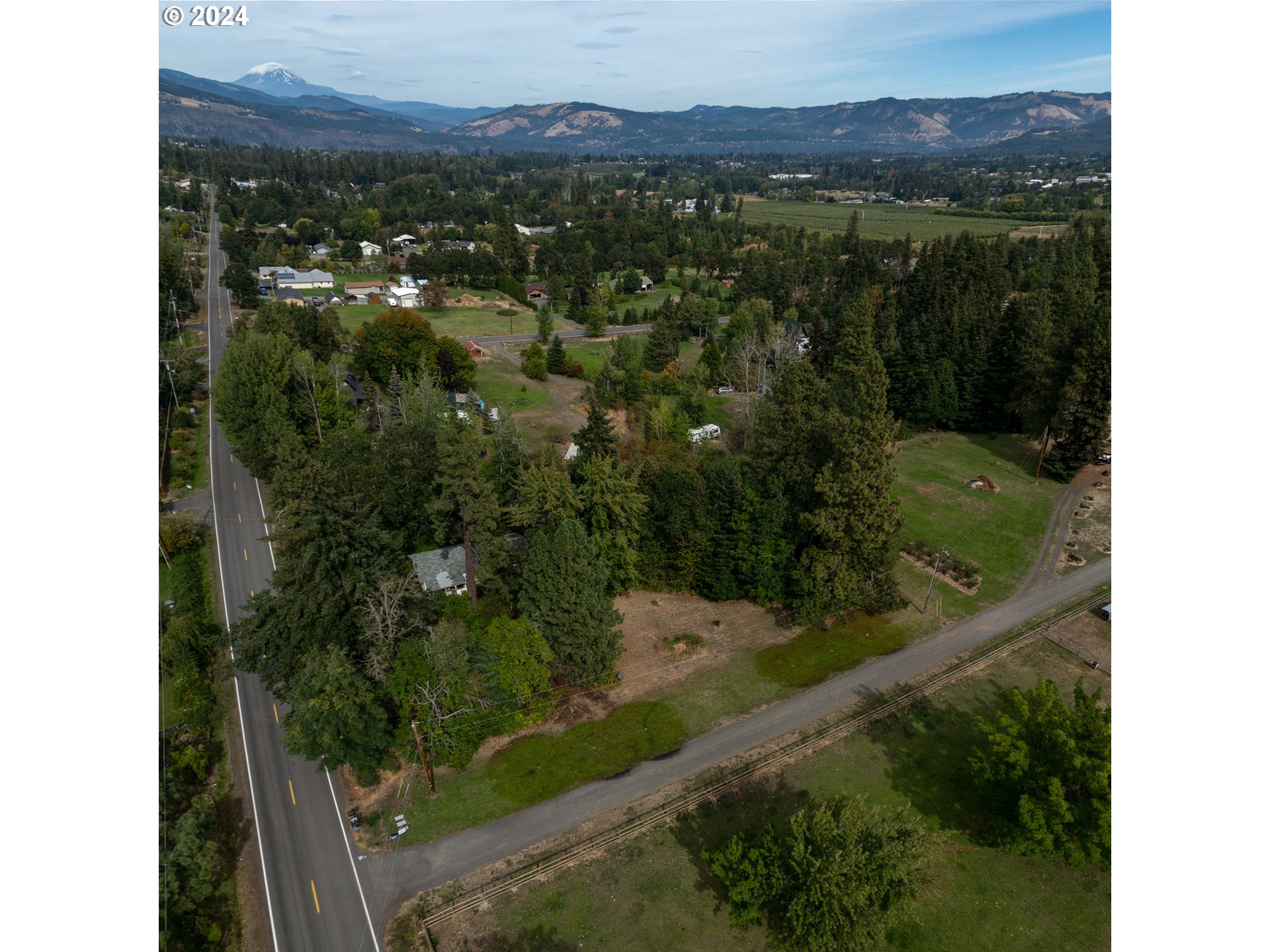 1775 Markham Road Hood River, OR 97031 - Photo 6 of 6 Gallery Image 6