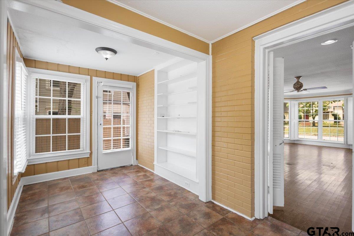 2002 South Robertson Avenue Tyler, TX 75701 - Photo 12 of 33