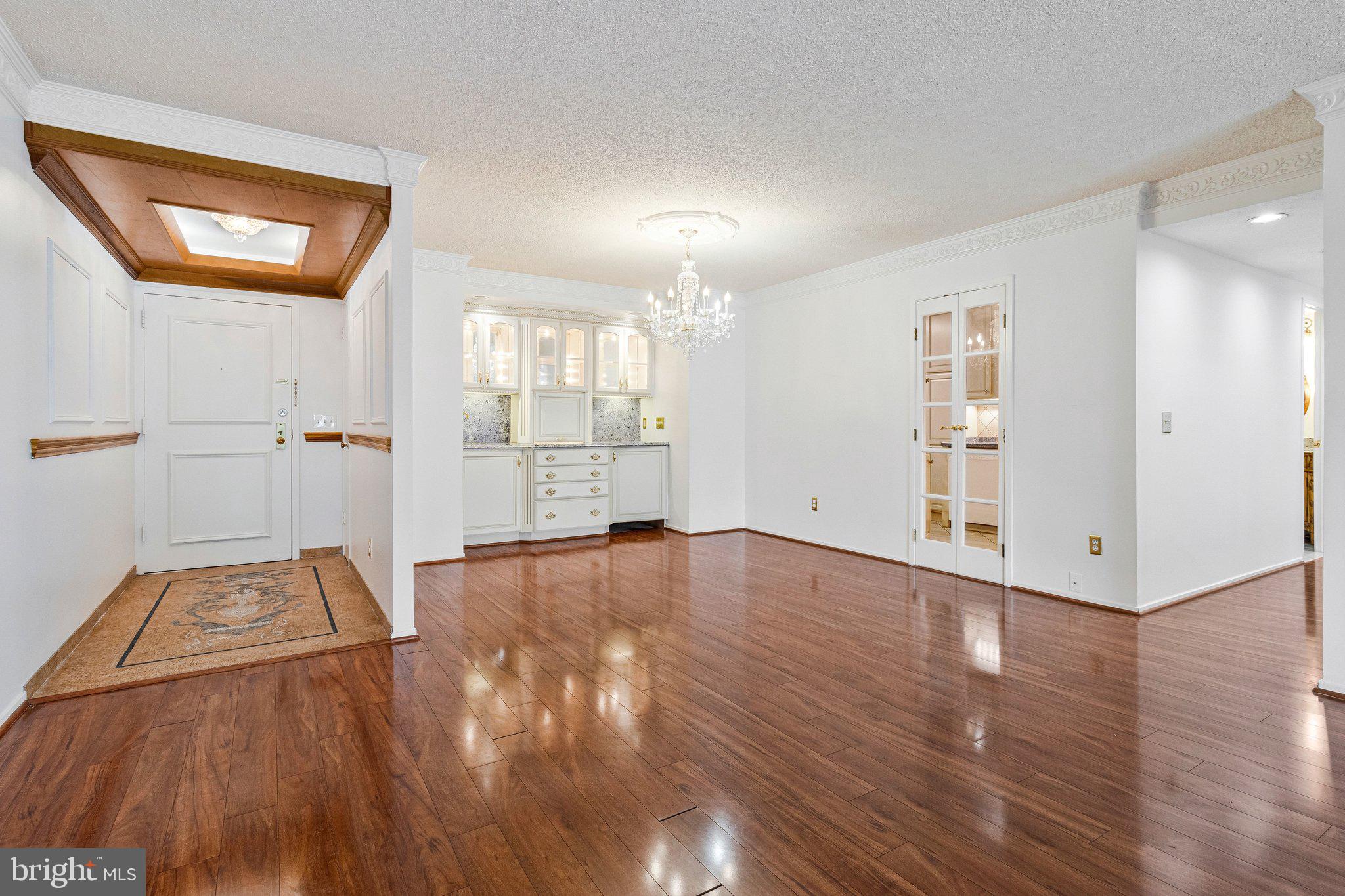 6101 Edsall Road, Unit 407 Alexandria, VA 22304 - Photo 6 of 54 Entry Foyer, Dining Room