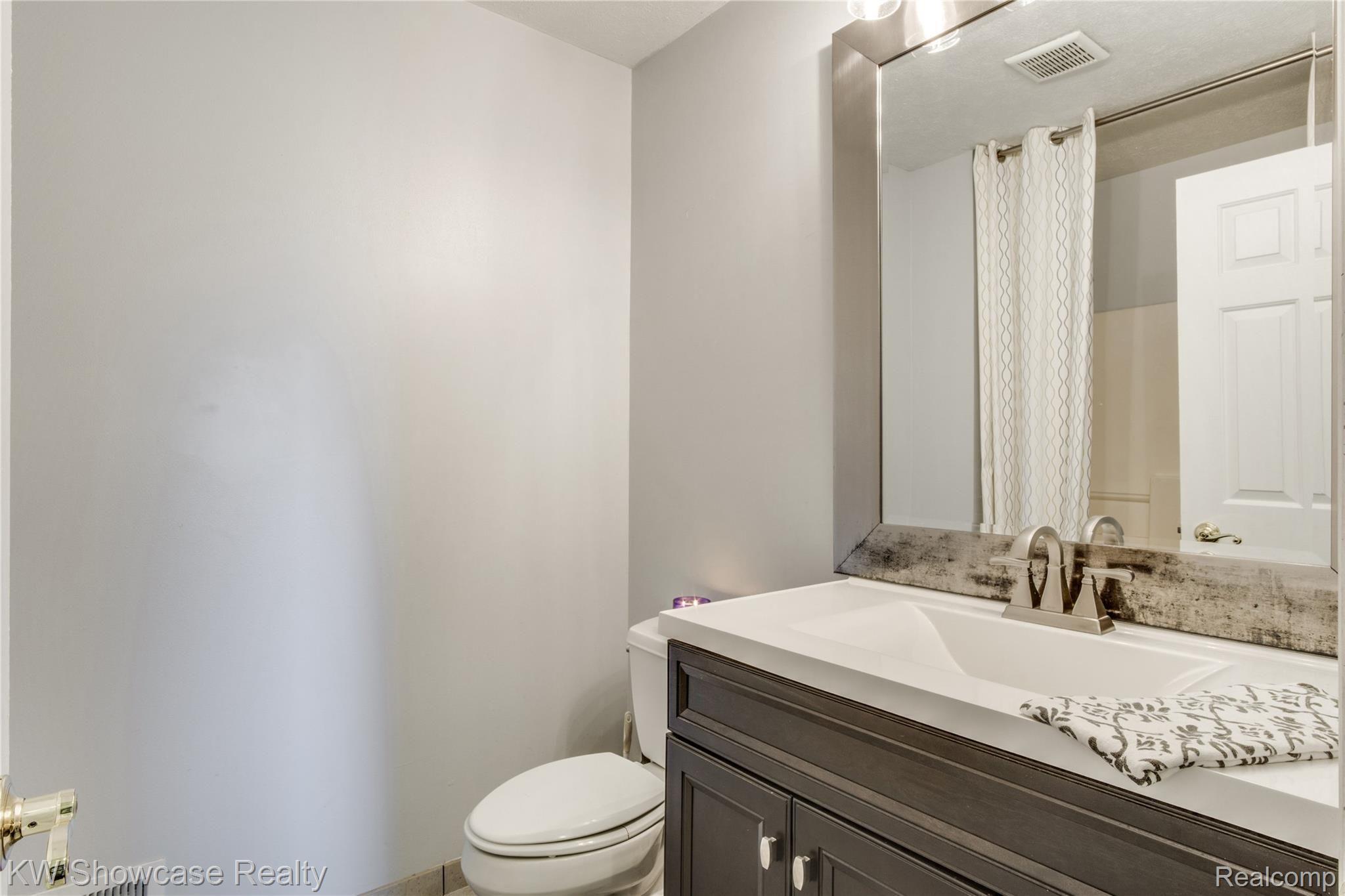9686 Judd Road Fowlerville, MI 48836 - Photo 36 of 57 Interiors (26 of 40).jpg