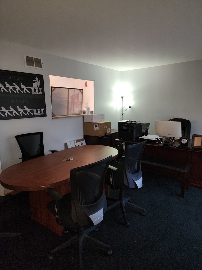 15400 Crocket Lane Markham, IL 60428 - Photo 5 of 19 a view of a dining room with furniture