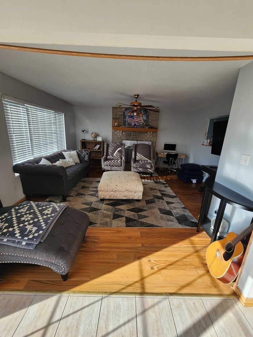 15400 Crocket Lane Markham, IL 60428 - Photo 9 of 19 a living room with furniture and a window