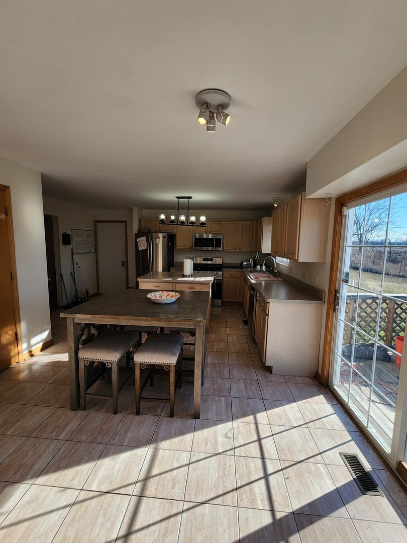 15400 Crocket Lane Markham, IL 60428 - Photo 10 of 19 a living room with furniture a rug kitchen view and a large window