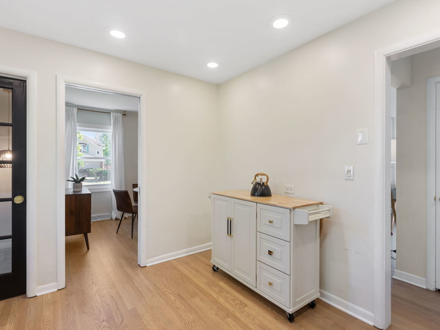 578 Sumac Road Highland Park, IL 60035 - Photo 5 of 28 a view of an empty room and window