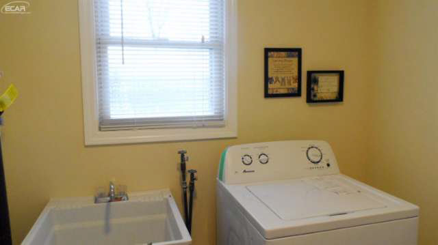 6107 Johnson Road Flushing, MI 48433 - Photo 22 of 29 21134625-21.JPG