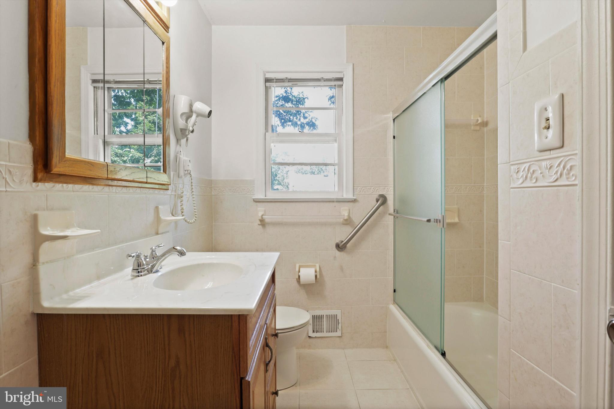 7212 Wesley Road Springfield, VA 22150 - Photo 22 of 46 Upper Level Full Bath