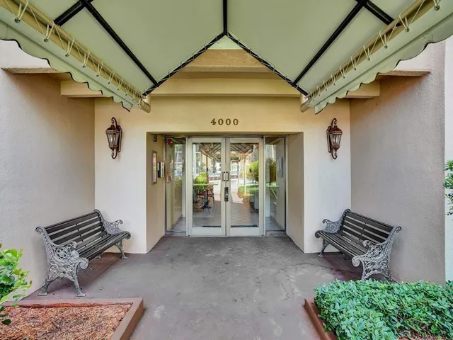 $2,000 | 4000 North Hills Drive, Unit 25, Hollywood, FL 33021