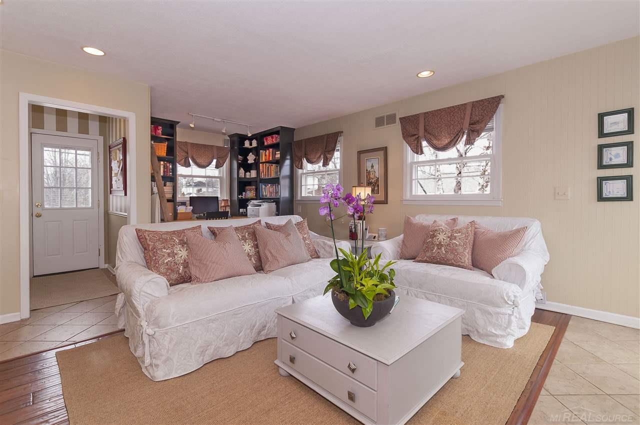 1652 Hawthorne Road Grosse Pointe Woods, MI 48236 - Photo 12 of 55