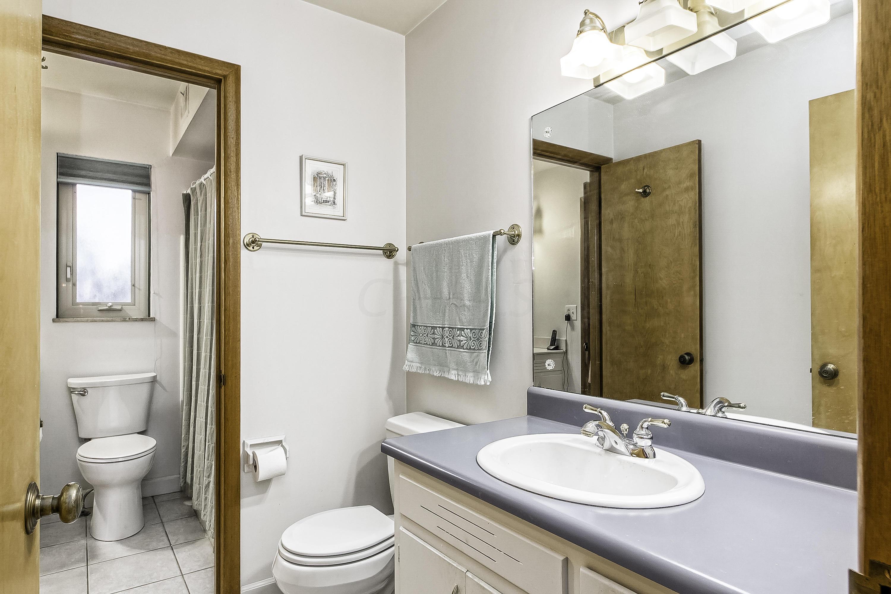 2767 Chester Road Upper Arlington, OH 43221 - Photo 16 of 24 Gallery Image 16