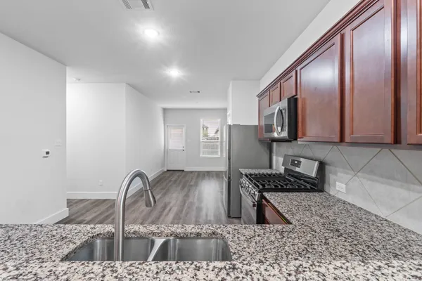 $2,100 | 175 Eves Necklace Dr., Buda, TX 78610