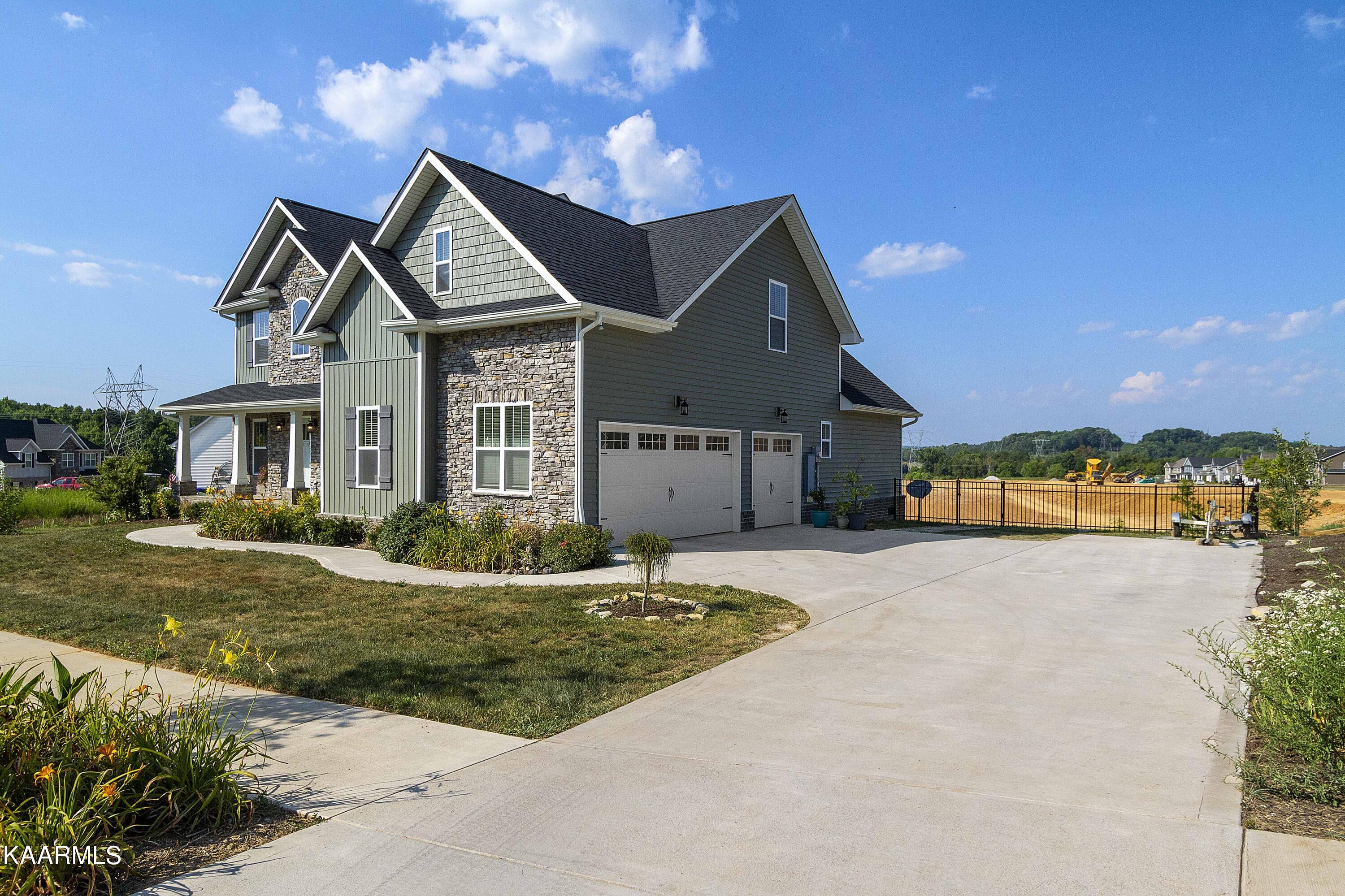 106 Hillberry Road Oak Ridge, TN 37830 - Photo 3 of 34 Concrete Drive with Side Garage
