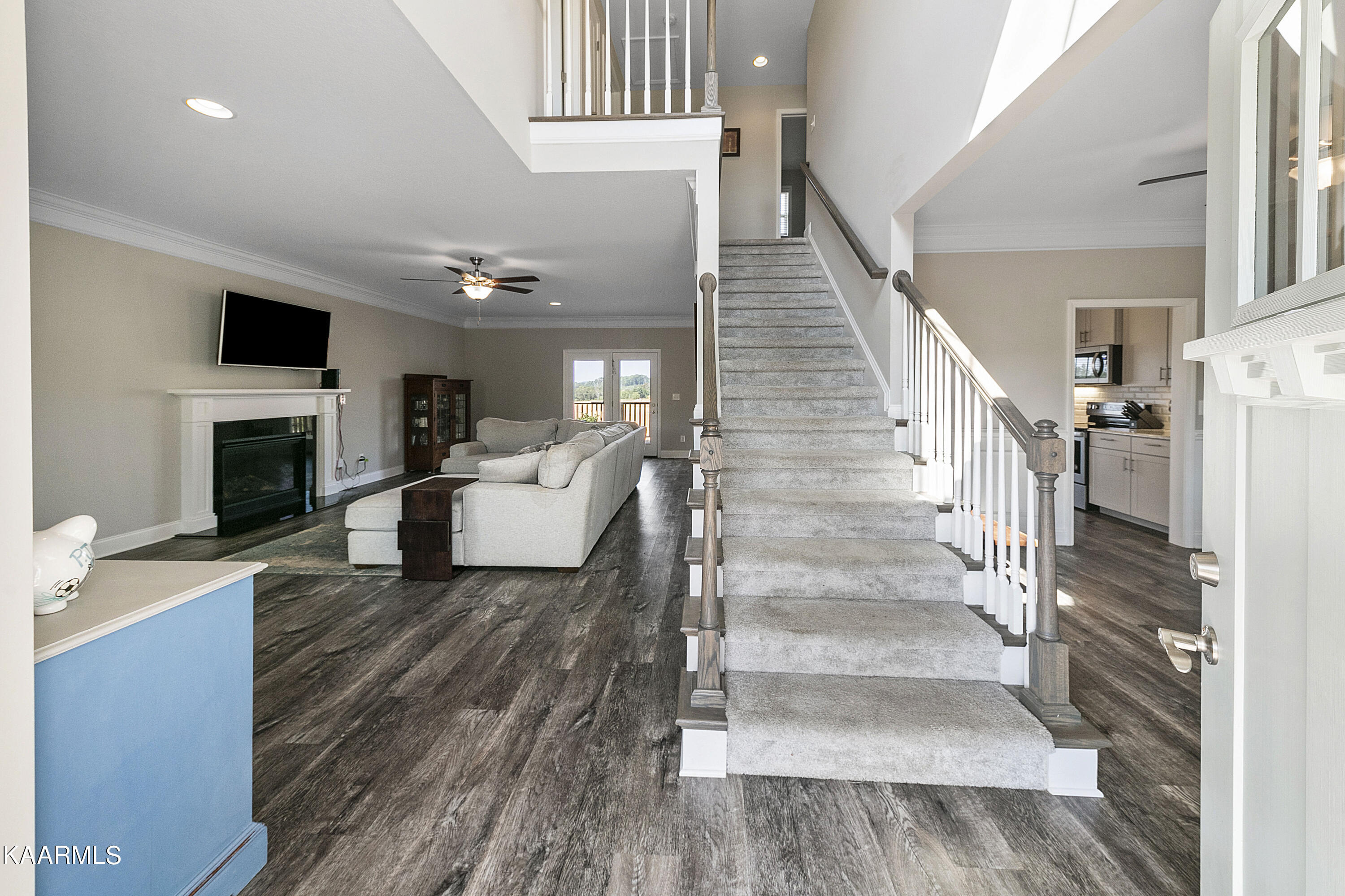 106 Hillberry Road Oak Ridge, TN 37830 - Photo 7 of 34 Foyer
