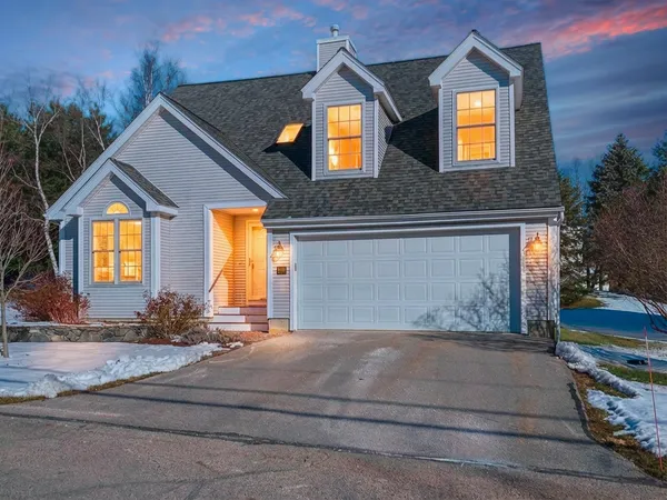 $825,000 | 100 Hampton Meadows, Hampton, NH 03842