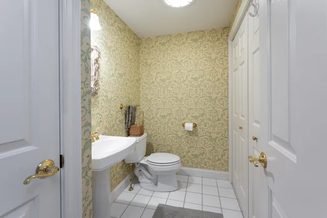 $850,000 | 100 Hampton Meadows, Hampton, NH 03842