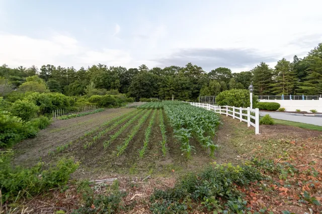 $850,000 | 100 Hampton Meadows, Hampton, NH 03842