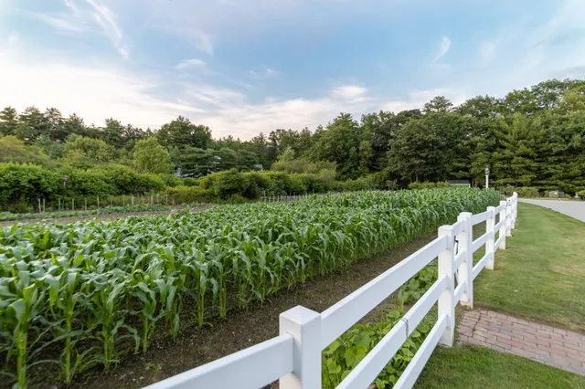 $850,000 | 100 Hampton Meadows, Hampton, NH 03842