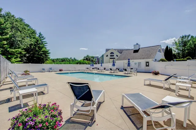 $850,000 | 100 Hampton Meadows, Hampton, NH 03842