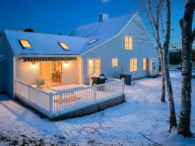 $850,000 | 100 Hampton Meadows, Hampton, NH 03842